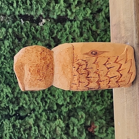 Primitive hand carved wooden owl figurine - Picture 13 of 16